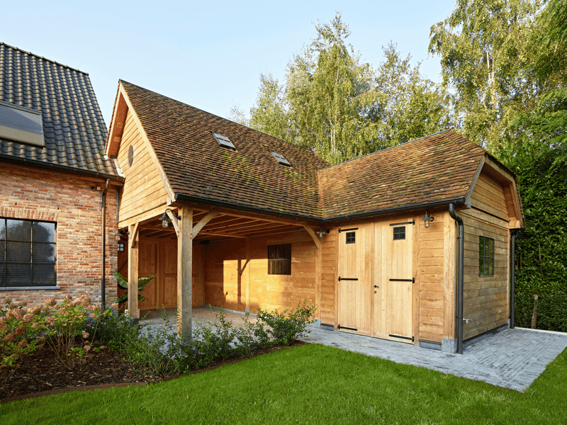 Eiken carport, garage, overdekt terras en tuinberging in 1