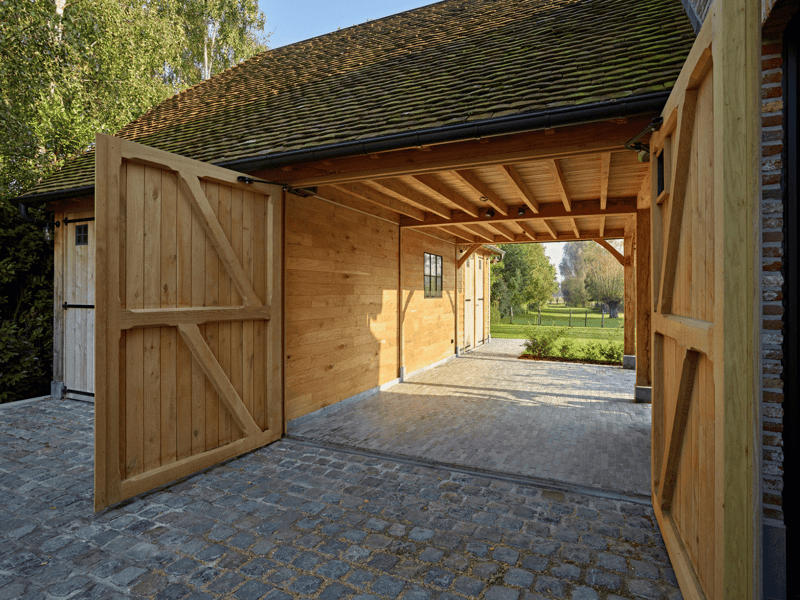 Eiken carport, garage, overdekt terras en tuinberging in 1