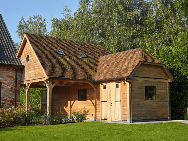 Eiken carport, garage, overdekt terras en tuinberging in 1