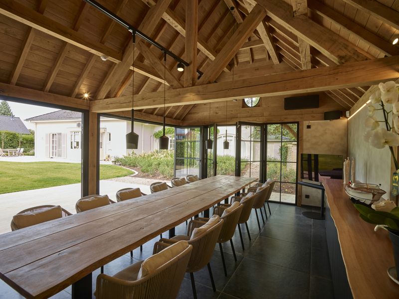 Eiken poolhouse met zwarte keuken in Vichte Anzegem