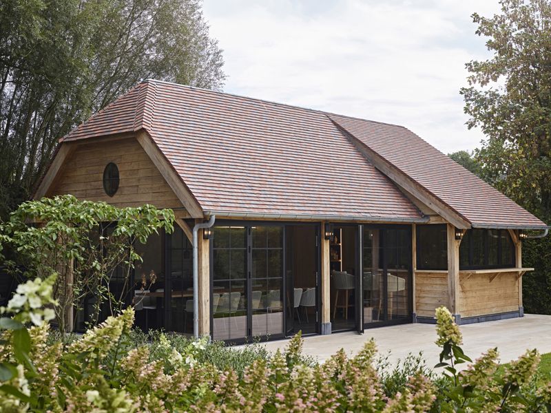 Eiken poolhouse met zwarte keuken in Vichte Anzegem